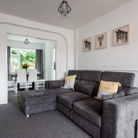 Millola House - walking distance of Etihad Stadium, sleeps 7 Villa Manchester Bagian luar foto