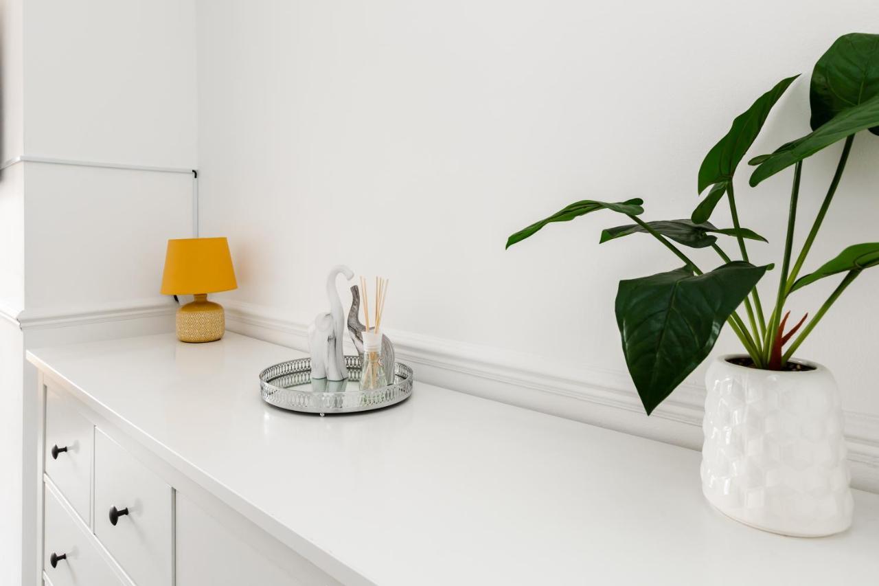 Millola House - walking distance of Etihad Stadium, sleeps 7 Villa Manchester Bagian luar foto