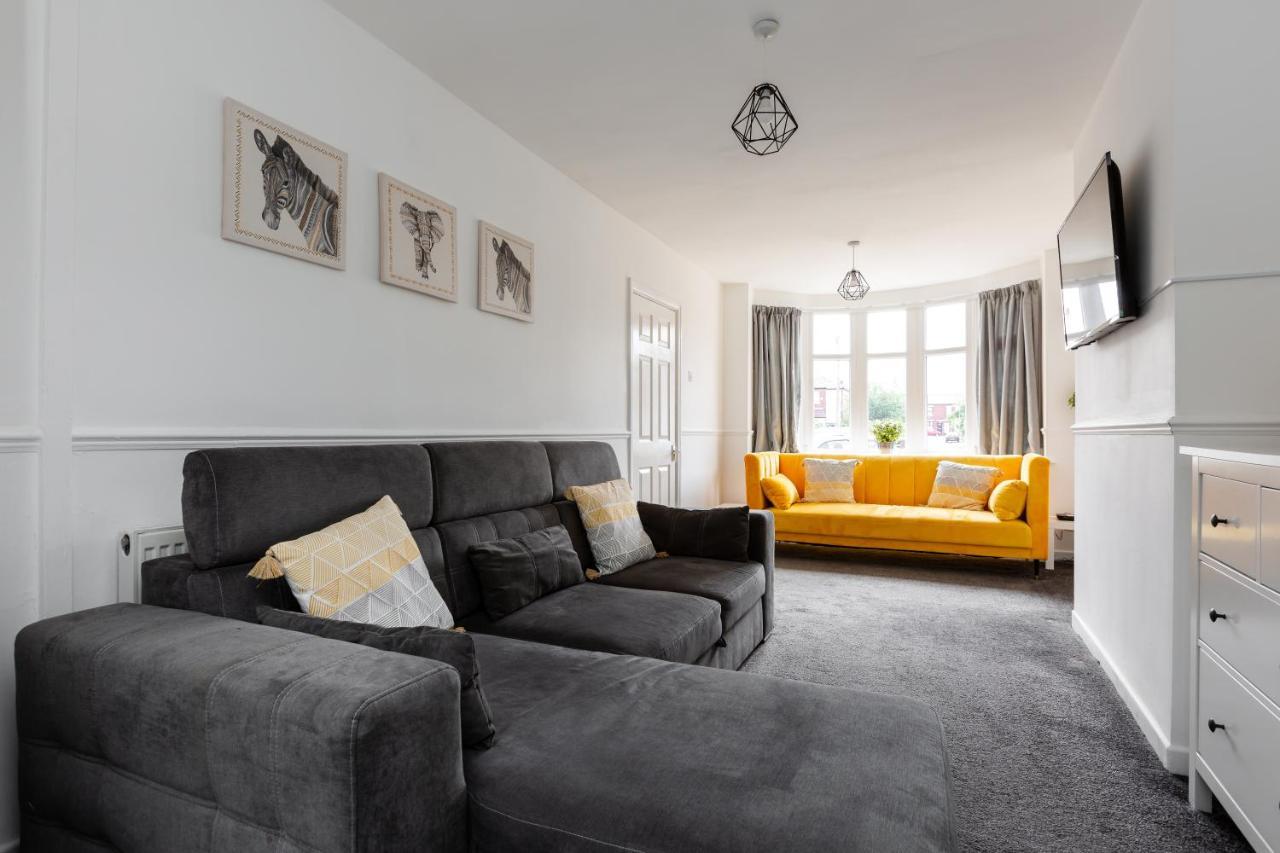 Millola House - walking distance of Etihad Stadium, sleeps 7 Villa Manchester Bagian luar foto