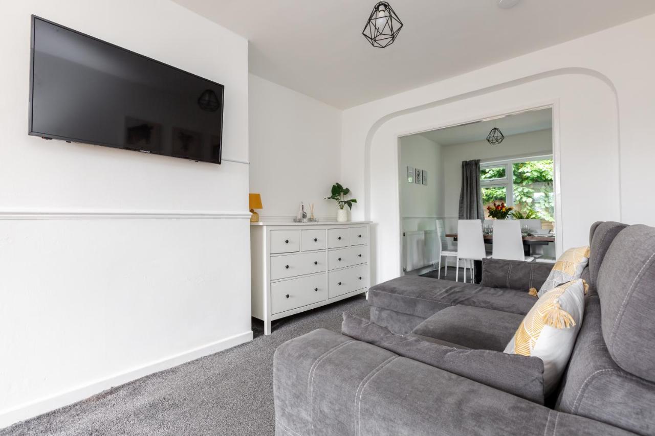 Millola House - walking distance of Etihad Stadium, sleeps 7 Villa Manchester Bagian luar foto
