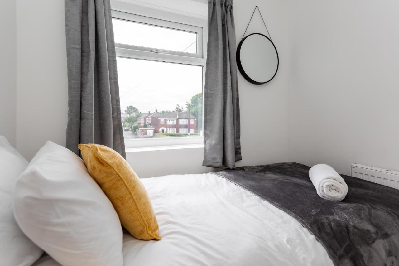 Millola House - walking distance of Etihad Stadium, sleeps 7 Villa Manchester Bagian luar foto