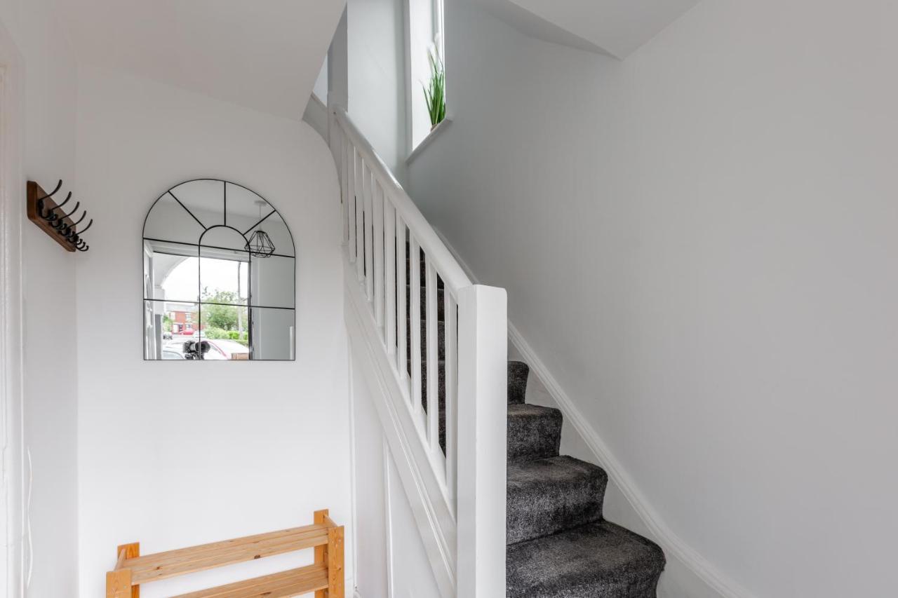 Millola House - walking distance of Etihad Stadium, sleeps 7 Villa Manchester Bagian luar foto