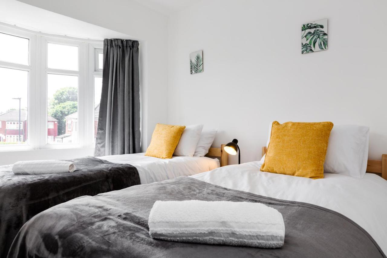 Millola House - walking distance of Etihad Stadium, sleeps 7 Villa Manchester Bagian luar foto